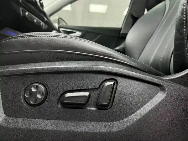 Audi Q2L 2022, фото 16