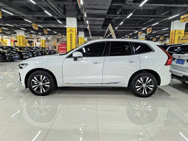 Volvo XC60 2024, фото 3