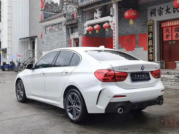 BMW 1 Series 2022, фото 9