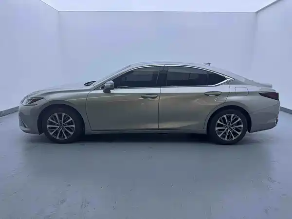 Lexus ES 2023, фото 13