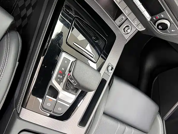 Audi Q5L 2025, фото 9