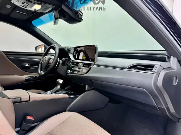 Lexus ES 2023, фото 13