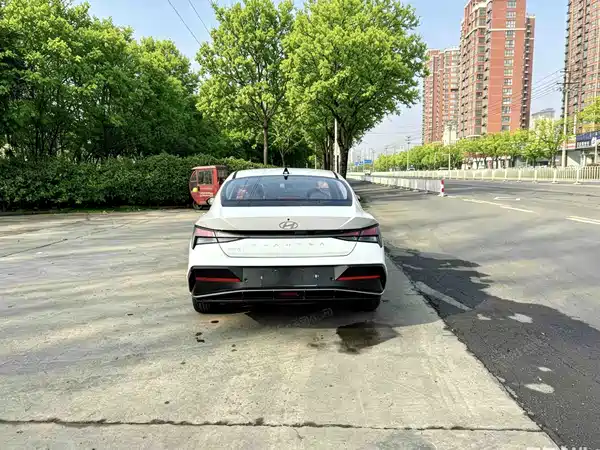Hyundai Elantra 2023, фото 9
