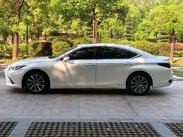Lexus ES 2021, фото 3