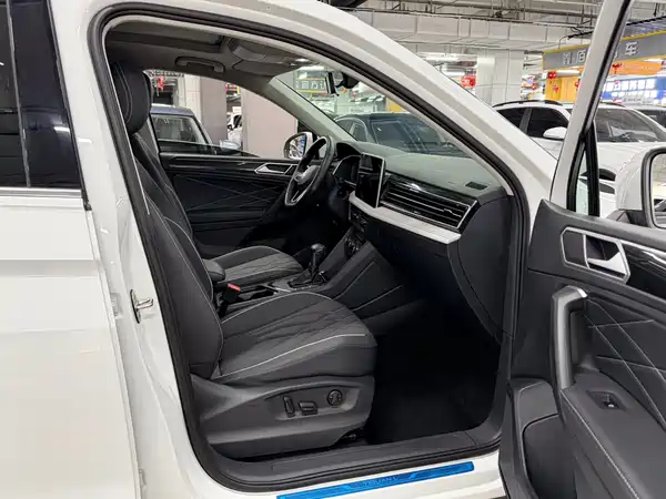 Volkswagen Tiguan L 2023, фото 12