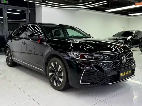 Volkswagen Passat 2023, фото 3