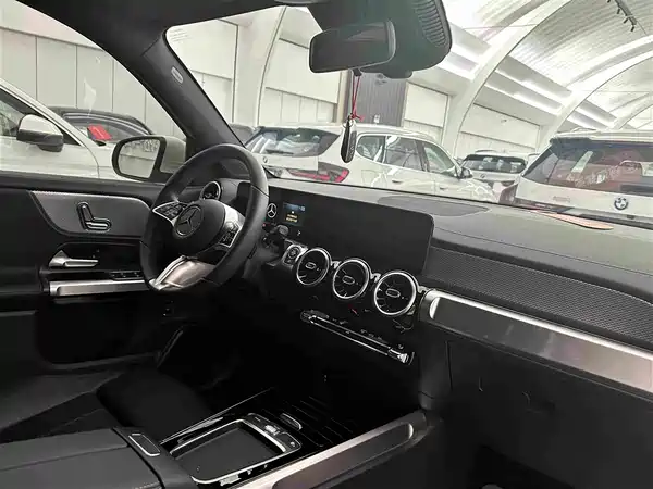 Mercedes-Benz GLB 2024, фото 21