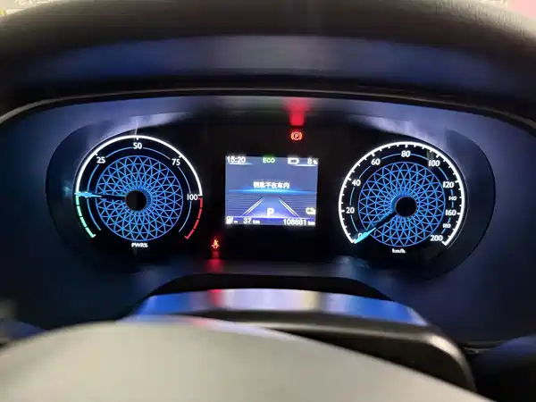 Hongqi E-QM5 2022, фото 6
