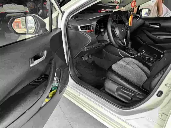 Toyota Corolla 2023, фото 4