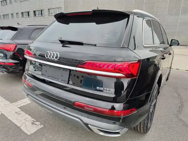 Audi Q7 2023, фото 4