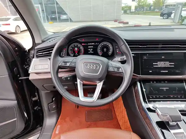 Audi Q7 2023, фото 6