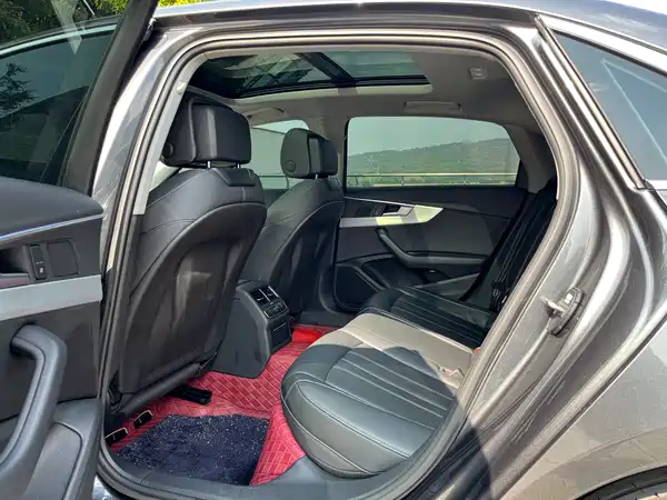 Audi A4L 2022, фото 5