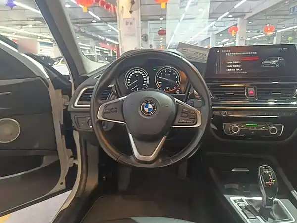 BMW 1 Series 2021, фото 10