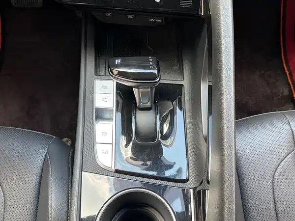 Hyundai Elantra 2023, фото 9