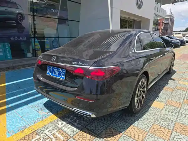 Mercedes-Benz E-Class 2024, фото 6
