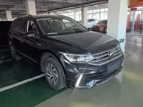 Volkswagen Tiguan L PHEV 2023, фото 4