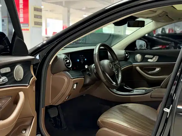 Mercedes-Benz E-Class 2023, фото 3