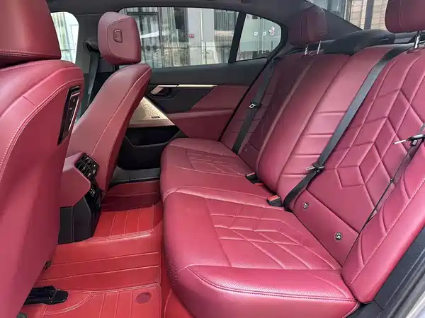 BMW 5 Series 2024, фото 6