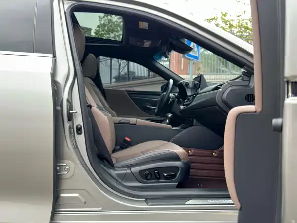 Lexus ES 2023, фото 14