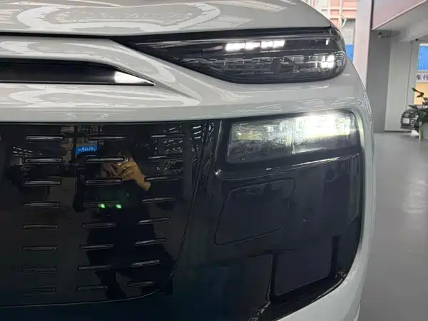 Audi Q6L e-tron 2025, фото 13