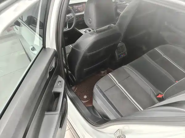 Volkswagen Golf 2023, фото 12