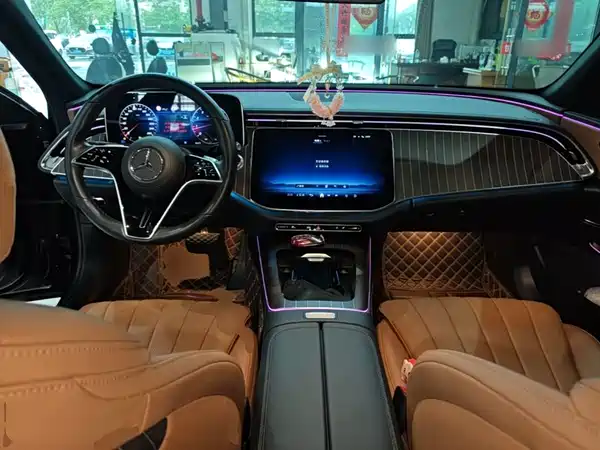 Mercedes-Benz E-Class 2024, фото 9