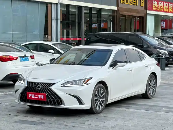 Lexus ES 2022