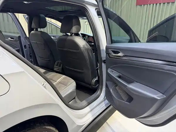 Volkswagen Golf 2023, фото 11