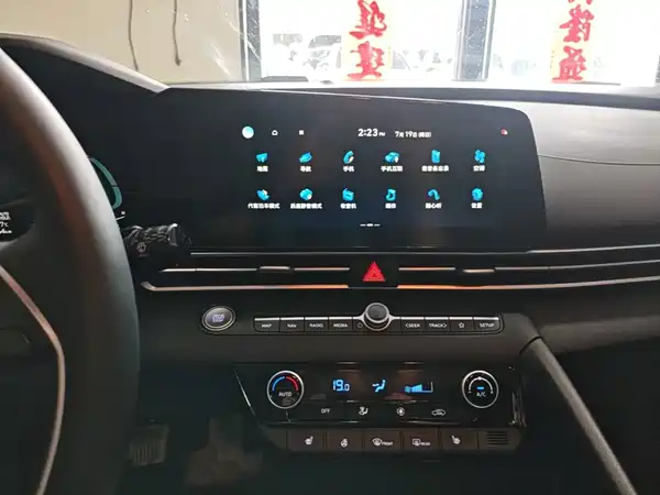 Hyundai Elantra 2023, фото 8