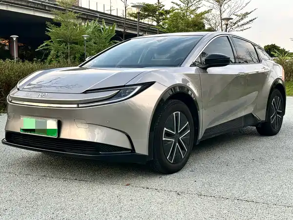 Toyota bZ5 2025