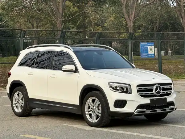 Mercedes-Benz GLB 2023, фото 3