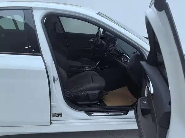 BMW 1 Series 2021, фото 8