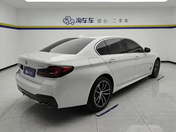 BMW 5 Series 2022, фото 3