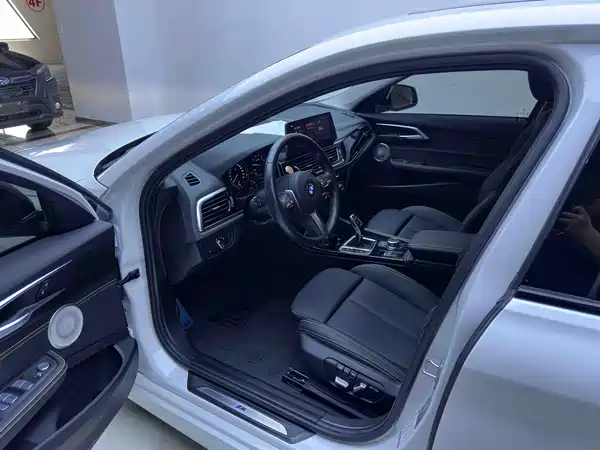 BMW 1 Series 2023, фото 9