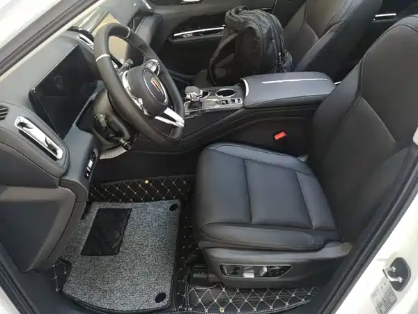 Hongqi HS3 PHEV 2025, фото 15