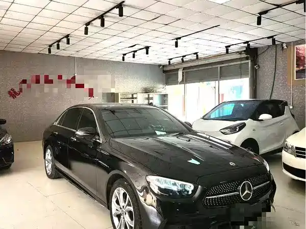 Mercedes-Benz E-Class 2023, фото 3