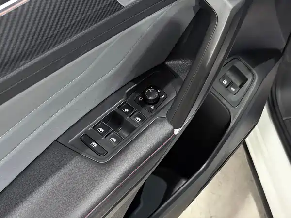 Volkswagen Tiguan L PHEV 2023, фото 13