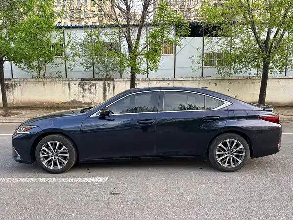 Lexus ES 2022, фото 11
