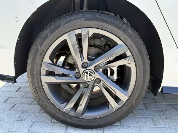 Volkswagen Golf 2023, фото 10