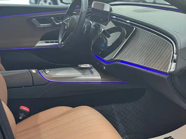 Mercedes-Benz E-Class 2025, фото 10