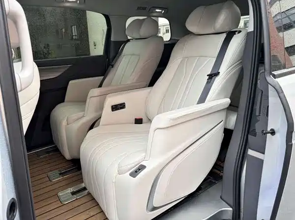Buick GL8 2025, фото 4