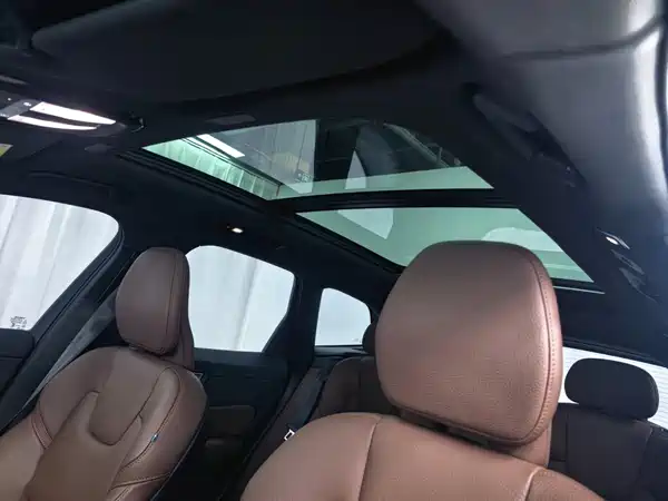 Volvo XC60 PHEV 2025, фото 18