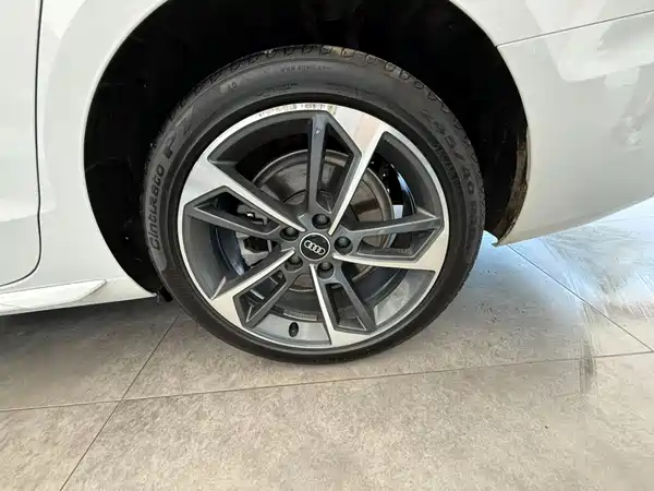 Audi A4L 2022, фото 21