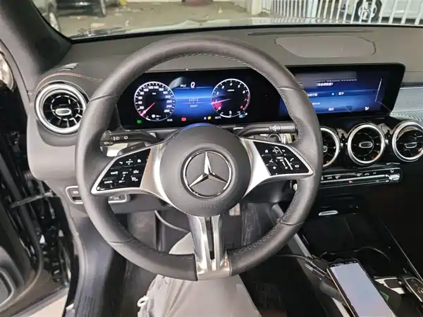 Mercedes-Benz GLB 2024, фото 10