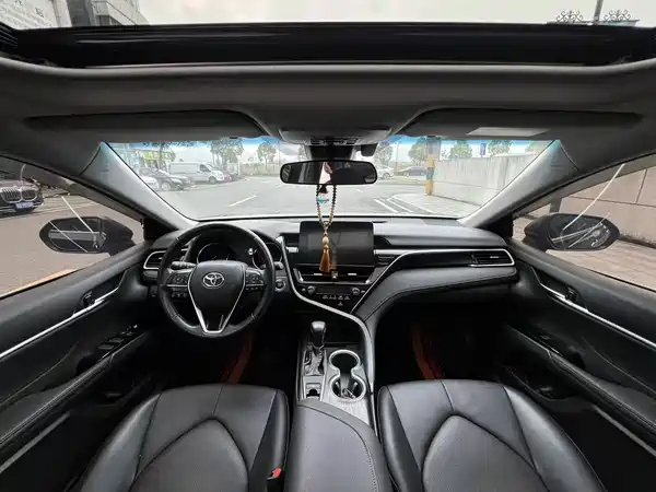 Toyota Camry 2023, фото 9