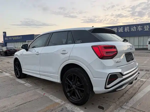 Audi Q2L 2022, фото 5