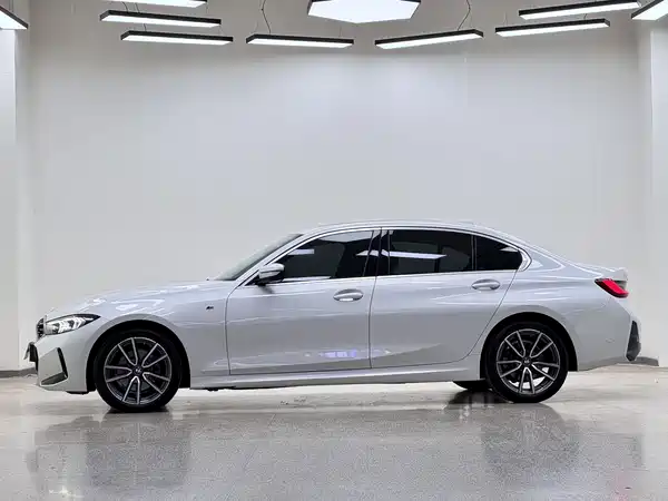 BMW 3 Series 2023, фото 5