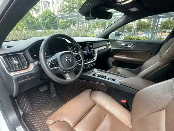 Volvo S60 2023, фото 9