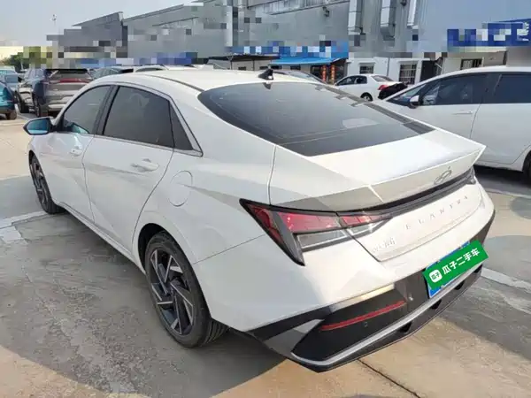 Hyundai Elantra 2023, фото 4