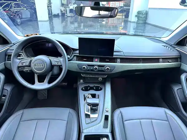 Audi A4L 2023, фото 7
